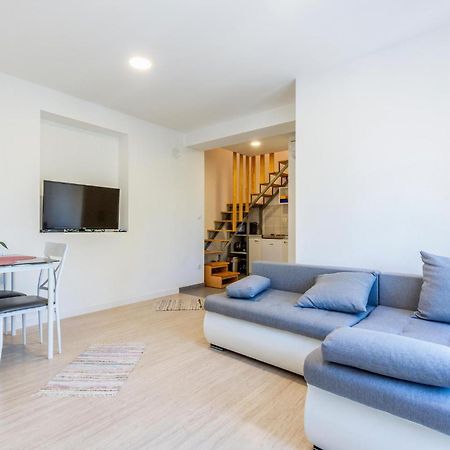 Gorgeous Apartment In Omis With Kitchen Exterior photo